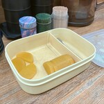 まるはのかつ丼 - たくあんは、セルフで　※2切れだけ、貰いました