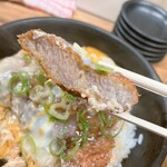 まるはのかつ丼 - とんかつ、にゅ〜〜ん！　※端っこの部位