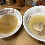 坂内食堂 - 右側が私が食べたネギチャーシュー大盛りのライスに逃せ丼　左側はネギラーメンをそのまま食べた丼ぶりのスープ