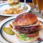 ザ・コーナー ハンバーガー＆サルーン - 