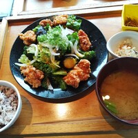 やさい家めい ルミネ横浜店 - 辛いから余計多く思えます