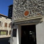 Restaurant Régis & Jacques Marcon - 村内には、マルコンさんのプーランジュリー＆パティスリーもあって、ランチ時は大賑わい♪