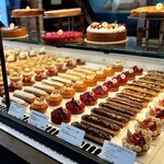 Restaurant Régis & Jacques Marcon - 近隣の方も、こんな山奥で、こんな洗練されたパティスリーを買えるなんて、とっても幸せですね(^^)