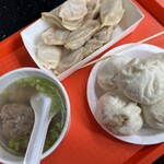 公正包子店 - 小籠包
            蒸餃
            肉焿湯