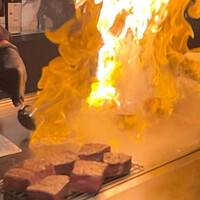 大阪鉄板焼き 神戸牛 TATARA - カウンター席