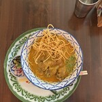 Asian kitchen cafe 百福 - カオソーイガイ  ¥1,200、麺大盛り ¥100、手羽元追加 ¥80