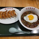大阪王将 - 料理写真:・お月見肉あんかけ炸醤麺・餃子セット