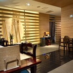 菓寮 但馬屋 - 落ち着いた店内です。