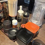 本場博多ラーメン・油そば 一号艇 - ( ´ ▽ ` )ﾉテーブル常備調味料!?