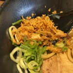 本場博多ラーメン・油そば 一号艇 - フライドオニオン｡(▽◕ ᴥ ◕▽)｡