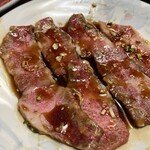 焼肉 食堂苑 - 中カルビ