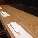 和食 ありえ - 落ち着いた木のカウンター