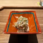 日本料理FUJI - シャインマスカットの白和え. 胡麻は藤枝のきんごま. 煎った香りが香ばしい.
