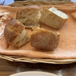 フルールド・オリーヴ カンパーニュ - パン2