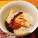 御料理 まつ山 - ほうじ茶アイス、わらび餅、自家製黒蜜