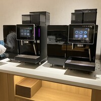 ALL FLAGS(神戸メリケンパークオリエンタルホテル) - コーヒーマシン、2台×両サイドで合計4台