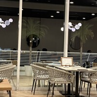 ALL FLAGS(神戸メリケンパークオリエンタルホテル) - 店内、窓際席