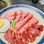 焼肉山吉 - 盛り合わせAセット(ハラミ、和牛ロース、特上カルビの順)