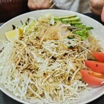 焼肉山吉 - コンビネーションサラダ(てんこ盛り)