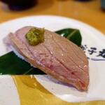 すし 銚子丸 - 鮪頭肉炙り一貫