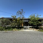 麺や句來夢 - 駐車場は敷地内