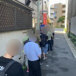 レバニラや金太郎 東京出張所 - 朝のランチ用整理券行列