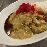 竹岡式ラーメン まる竹 - カレーにソースをかける