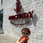 Red Temp Coffee - 「Burgundy」と建物、入口は同一