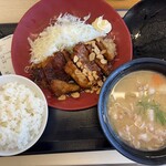 かつや 岩手一関店 - トンテキとチキンカツの合い盛り定食　豚汁大