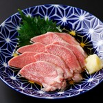 とんタン刺し