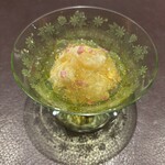 イル アオヤマ - 炭で軽く炙った伊勢海老と枝豆、コンソメジュレ 