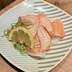 肉ト魚 大衆酒場 ひとめぼれ - 炙りサーモン