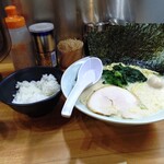 横浜家系ラーメン 魂心家 - 料理写真:魂心家の日600円
