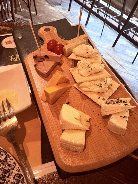 弘前のおすすめパブ『ロビンズネスト』深夜営業で飲み放題も充実