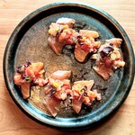 Sui. - スモークサーモンのカルパッチョ　
                                フルーツトマト　パプリカ　ギンディージャー