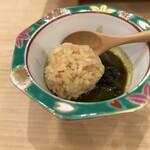 鮨 まえざわ - 鮑肝和えソースに酢飯イン