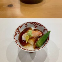 鮨 輝泉 - ① 先付け
                    ・生湯葉と毛蟹ミニオクラ