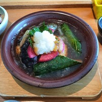 やさい家めい ルミネ横浜店 - 茄子とｽﾞｯｷｰﾆのみぞれおろし豆腐つくねﾊﾝﾊﾞｰｸﾞ