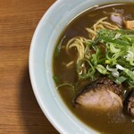 今池呑助飯店 - ラーメン A. 伝統の油こってり濃い口