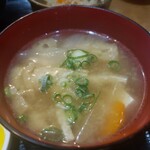 天然魚と七輪焼き 隠れ居酒屋 雑魚や - （※写真7）野菜たっぷりみそ汁