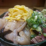 天然魚と七輪焼き 隠れ居酒屋 雑魚や - （※写真5）幻の大間産天然本マグロと明石産タチウオの漬け丼（裏側から）