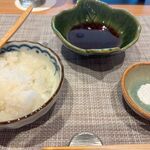 手毬寿司と京天ぷら くぼ田 - 粗目の大根おろし