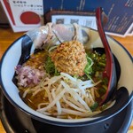 たけ虎 - うま辛味噌ラーメン+チャーシュー1枚。