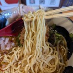 たけ虎 - 少しだけぽそっとする、たけ虎の縮れ麺。優しいスープにかなり合う。