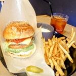 AN/ON BURGER - チーズバーガーとポテト、スープセット