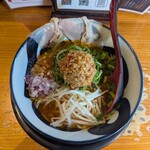 たけ虎 - うま辛味噌ラーメン+チャーシュー1枚。