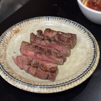 赤身焼肉 かるびあーの 新橋店 - 厚さ1cmLIVEカットタン