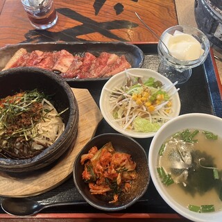 とうげん - 料理写真:ハーフ&ハーフとうげんカルビランチ