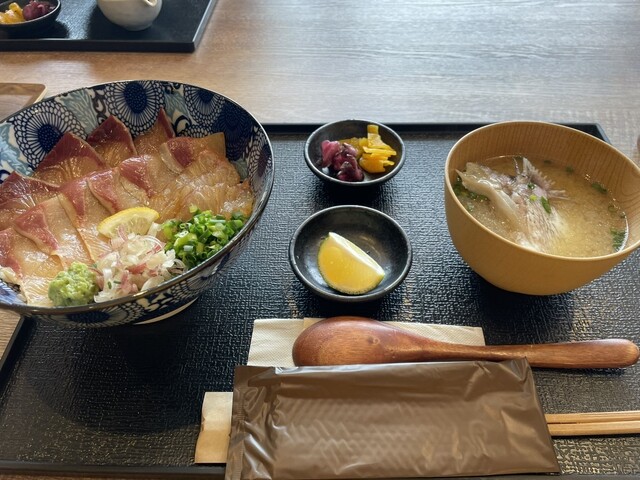 鰤屋金太郎 - 延岡/海鮮丼 | 食べログ