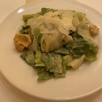 ベンジャミンステーキハウス 京都 - セレクトしたシーザーサラダ。味はやや濃いめにしてあります。